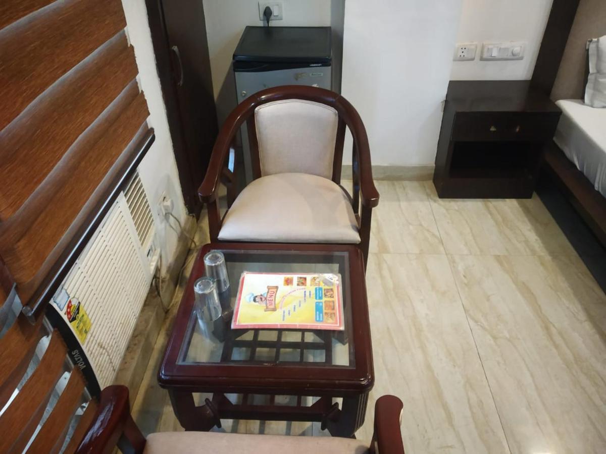 Adb Rooms Hotel Indo Continental 뉴델리 외부 사진